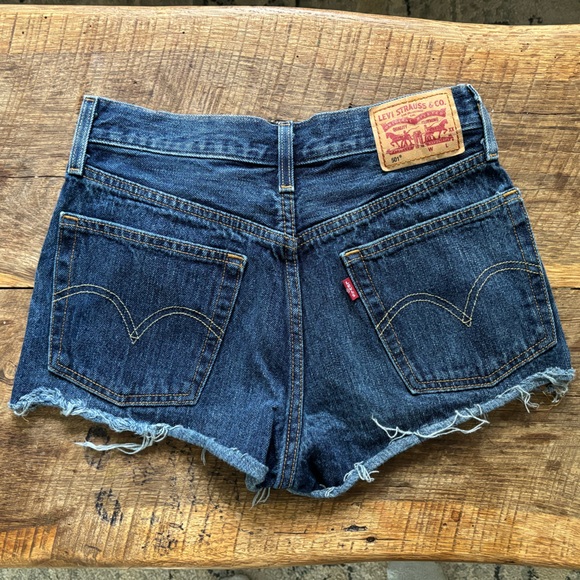 Levi’s cutoff denim jean shorts - Picture 4 of 4